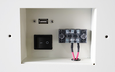 -86°C Tiefkühlschrank mit Selbstkaskadensystem detail - Netzschalter mit Schutz. USB-Schnittstelle.