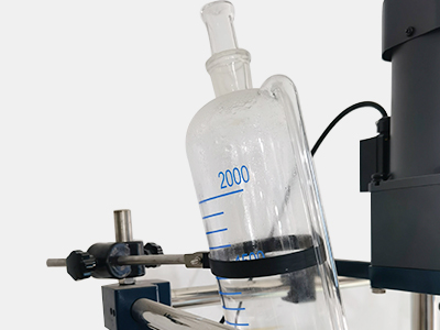 100L einschichtiger Glasreaktor detail - Trichter mit konstantem Druck, kann Flüssigkeit in den Reaktionskessel zuführen.