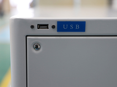 4-6kg kleiner Gefriertrockner detail - Die USB-Schnittstelle kann Gefriertrocknungsdaten zur Aufzeichnung herunterladen.