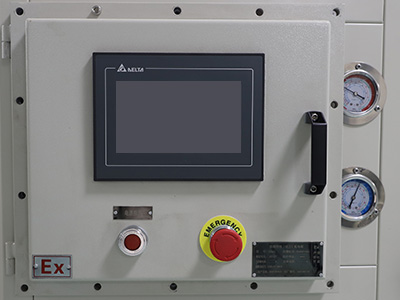 50L Warmwasserbereiter für Labor detail - Explosionsgeschütztes Controller-System und LCD-Touchscreen (optional 2).