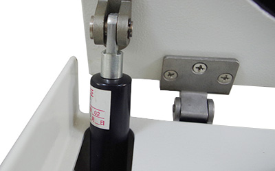 HR-20 Hochgeschwindigkeits-Kühlzentrifuge für den Tisch detail - Der hydraulische Hebel erleichtert das Öffnen und Schließen des Deckels.