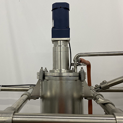 Molekulare Destillation mit Edelstahl-Wischfolien detail - Magnetdichtung, Hochvakuum-Spezialdichtung, das Endvakuum kann innerhalb von 1 Pa liegen (herkömmliche Glasreaktoren verwenden Gleitringdichtungen, die das Endvakuum nicht erreichen können).