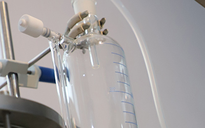 Wischfilm-Molekulardestillationsanlage für CBD-Öl detail - Fütterungstank - kann nach Wunsch angepasst werden, z. B. Volumen, ummantelter Typ, Edelstahlmaterial